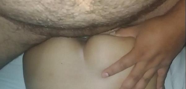  Mi joven prima es cogida mientras duerme borracha